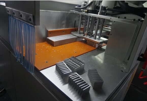 【常州】燈具照明行業(yè)需求DS-A450散熱器切割機(jī)，并稱之“贊”