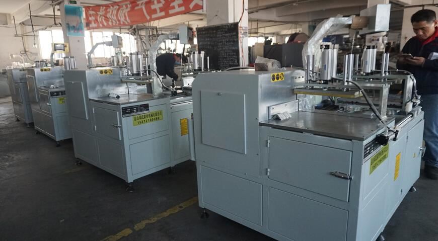【常州】新能源汽車配件銅條全自動(dòng)切割機(jī)，單次鋸切4根，黃總隨即訂購(gòu)